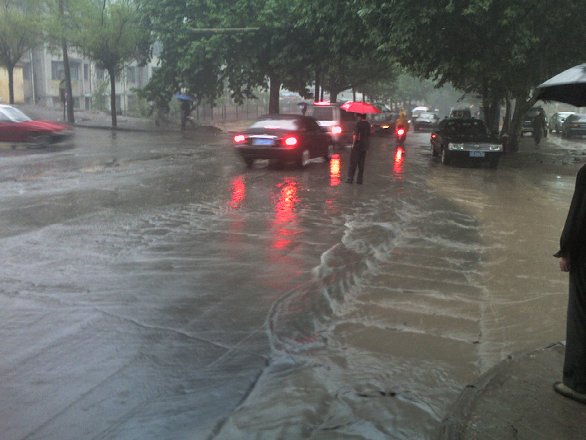 近日陰雨天氣連續(xù)降雨，防汛物資儲備如何保障供電安全