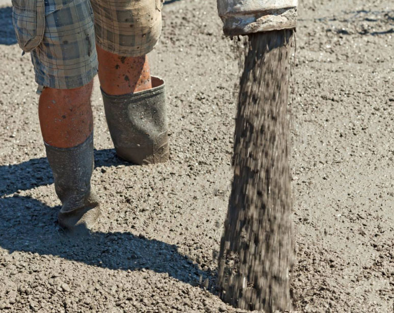 雨天實(shí)施防汛混凝土工程應(yīng)該注意哪些？【植樁機(jī)廠家】
